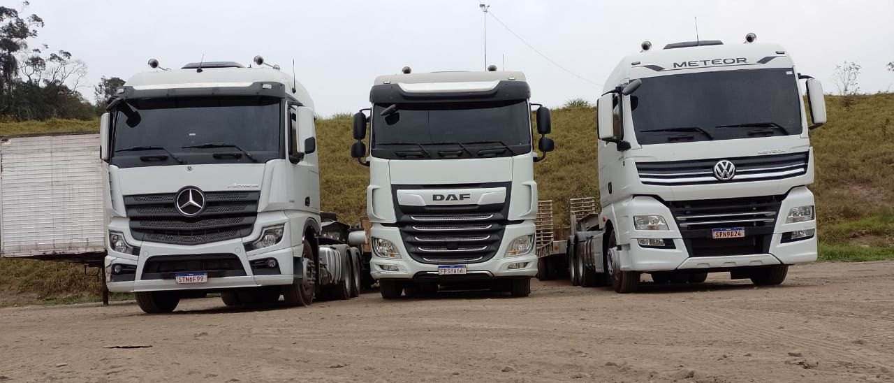 Frota nova e própria do Grupo Correia: cavalos mecânicos Actros, DAF e Meteor lado a lado